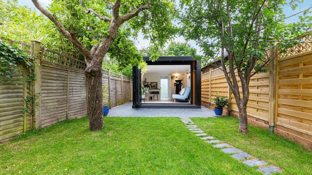 What is the cheapest way to build a fence?